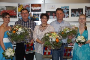 Die neuen ENV-Ehrenmitglieder mit Ehrendamen v.l.n.r. Josef Bärtschi, Irma Meier und Benedikt Schnyder